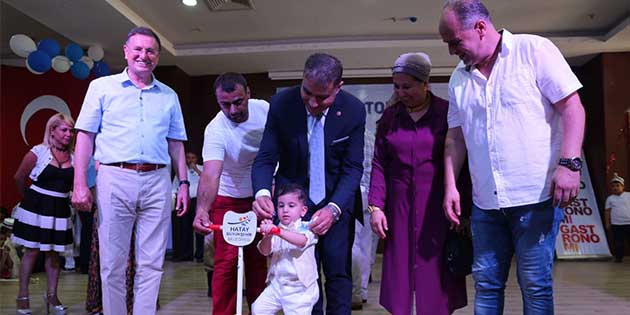 Başkan Savaş, Sünnet Şöleninde çocuklara hediyeler dağıttı Hatay Büyükşehir Belediye