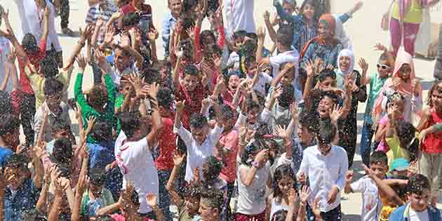 Suriye’deki çocuklara bayram eğlencesi