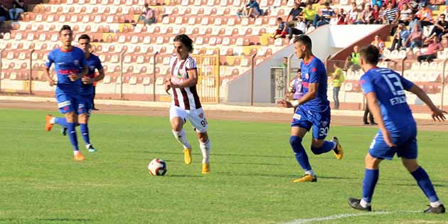 Karabükspor, yeni transferlerine lisans çıkartamadığı için Bordo-Beyazlı ekip önünde sahaya