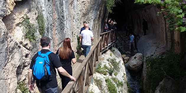 Titus’ta ‘ne zaman’ ilerleriz? Mersin’in önemli turizm merkezi Cennet-Cehennem Obrukları’nın