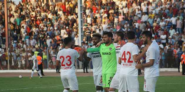 Hatayspor-Gazişehir maçı bitiminde sahadan