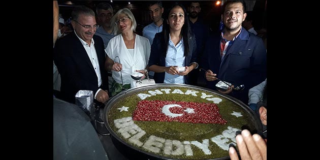 Antakya Belediye Başkanı İsmail Kimyeci, ev sahipliği yaptığı organizasyonda Partili