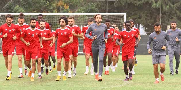 Hatayspor idmanları neşeli geçiyor.