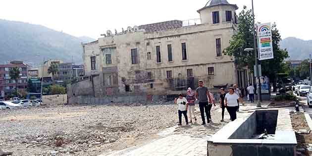 Yoksa Kaldırımı mı? Tarihler 2011 senesini gösterirken, dönemin Antakya Belediyesi