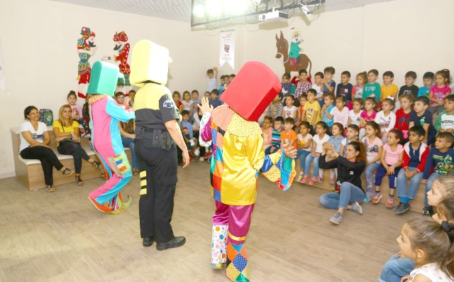 HBB Şehir Tiyatrosu’nun “Çıtır ile Pıtır Trafikte” adlı oyunu beğeniyle