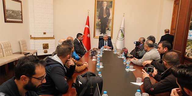 Hatay’ın yeni Valisi Rahmi Doğan, veda ziyaretinde bir öğretmenin mektubunu