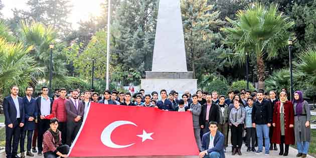 Kültür Temel Liseleri Antakya Şubesi öğrencileri, önceki gün Antakya Şehitliği’ne