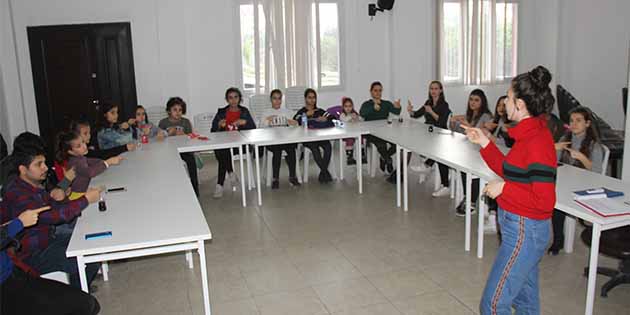 İşaret Dili Eğitimi Samandağ Belediye Başkanı Mithat Nehir’in öncülüğünde, Samandağ