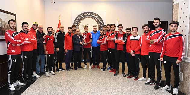 Hatay Mustafa Kemal Üniversitesi futbol takımı birinci lig’e yükseldi Hatay