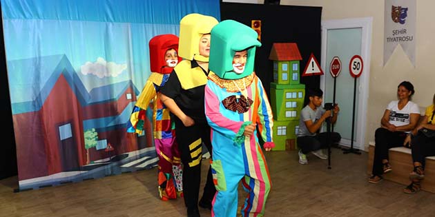 “Çıtır ile Pıtır Trafikte” keyifle izlendi Hatay Büyükşehir Belediyesi Şehir