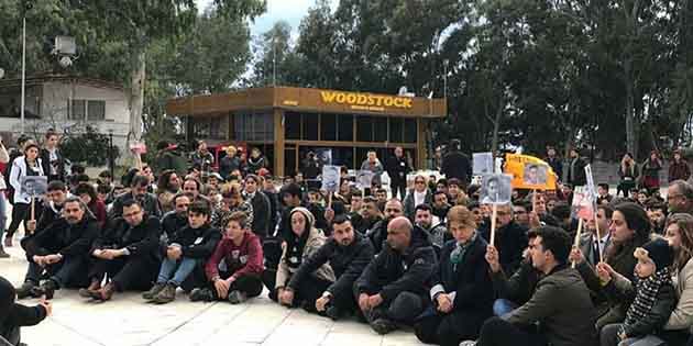 Kent meydanında imza kampanyası başlatıldı, oturma eylemi yapıldı. Arsuz ilçe