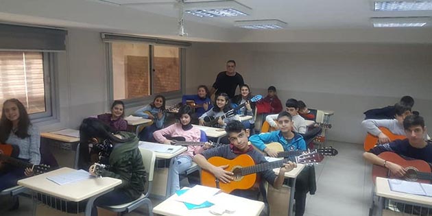 Gitar Kursları Devam Ediyor