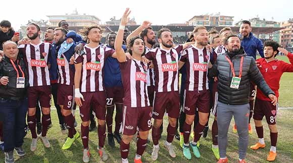 Başakşehir’i 4-1 Yendi Bordo-Beyazlılar,