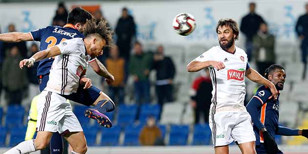 Türkiye, Süper Lig liderine, İstanbul’da başa baş bir oyunla kafa