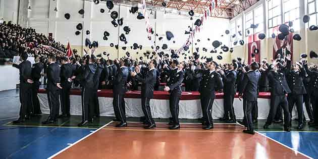 Polis adayları and içti