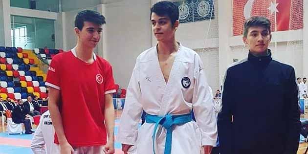 Adıyaman’da yapılan Türkiye Bölgelerarası Lise Öğrencileri Karate Şampiyonası’na katılan Hataylı