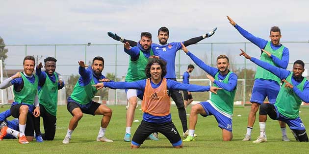 Hatayspor idmanları neşeli, bir o kadar da çekişmeli geçiyor. İdmanlarda