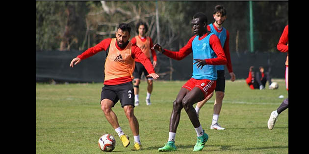 Bordo-Beyazlılar, yarınki Osmanlıspor maçı