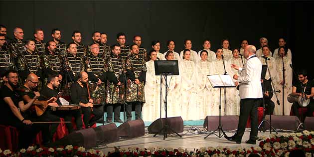 Antakya Medeniyetler Korosu, birlikte