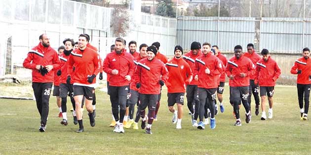 Hatayspor’un bugünkü rakibi Elazığspor ilimize geldi. Elazığ’ın Bordo-Beyazlı ekibi, 12