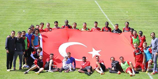 Bordo-Beyazlı teknik heyet üyeleri