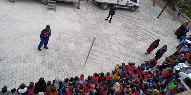 Öğrencilere emniyet kemeri eğitimi Hatay Büyükşehir Belediyesi Ulaşım Dairesi Başkanlığı