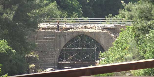 Çalışmalar Haziran sonunda bitecek Hatay Büyükşehir Belediyesi’nin Batıayaz köprüsü üzerindeki