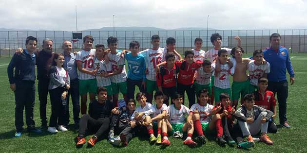 Hatay’daki U-14 Futbol Ligi’nde Ekincispor il birincisi oldu. Kulüp Başkanı