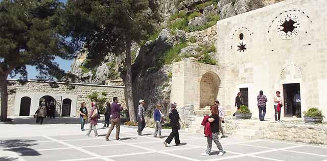 Ödevimizi Tamamladık mı? Saint Simon Manastırı’ndan Saint Pierre Kilisesi’ne, ödevlerimizi