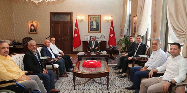 Hatay Beşiktaşlılar Derneği Başkanı Mehmet Yıldız ve Yönetim Kurulu üyeleri,