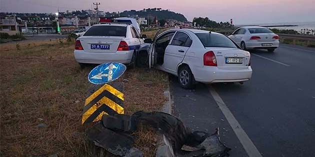 Otomobil, polis otosuyla çarpıştı…