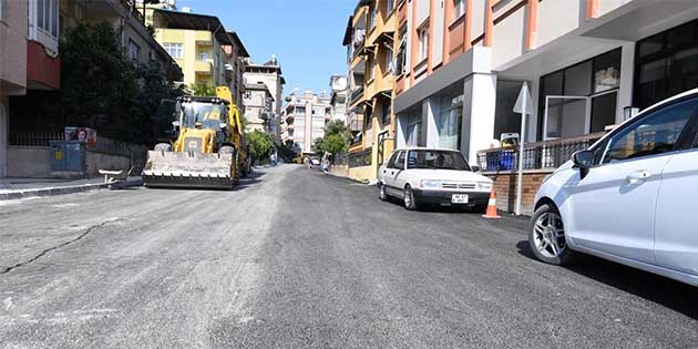 Sokaklara beton asfalt… Antakya Belediyesi Fen İşleri ekipleri, söküm ve