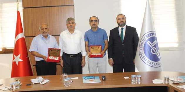 Müftü, Plaketle Uğurladı… Hatay’ın