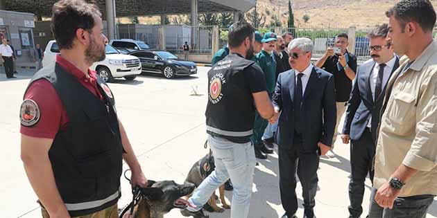 Hatay Valisi Rahmi Doğan, Reyhanlı ilçesine bağlı Cilvegözü Sınır Kapısı’nı