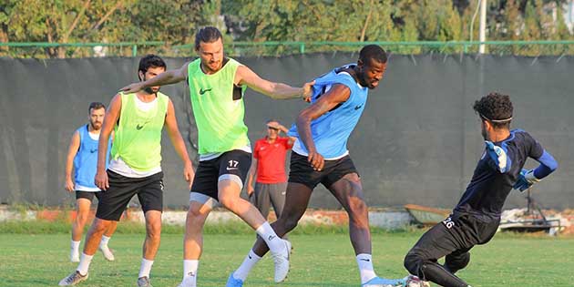 Osmanlı Maçı Taktiği Hatayspor, Pazar günü Ankara’da oynayacağı Osmanlıspor maçı hazırlıklarını sürdürdü. Bordo-Beyazlılar,