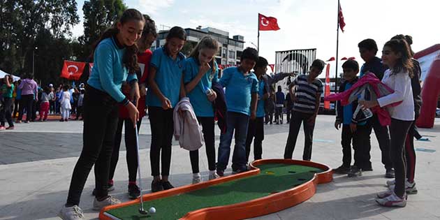 Arsuz Atatürk Kent Meydanı’nda