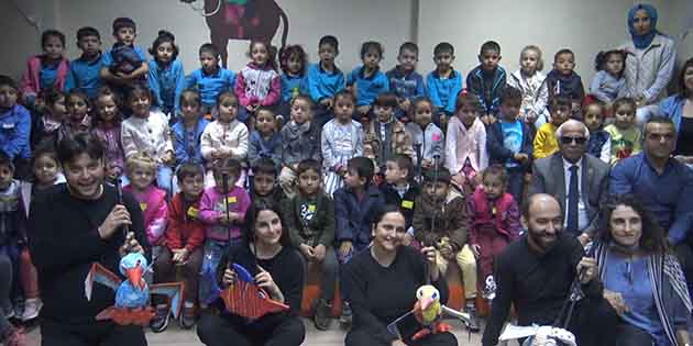 Hatay Büyükşehir Belediyesi Şehir Tiyatrosu, öğretici ve eğlenceli oyunlarını, çocuklarla