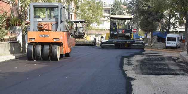 Turunçlu’da asfaltlama çalışması Hatay Büyükşehir Belediyesi, il genelindeki sorumluluk alanlarında