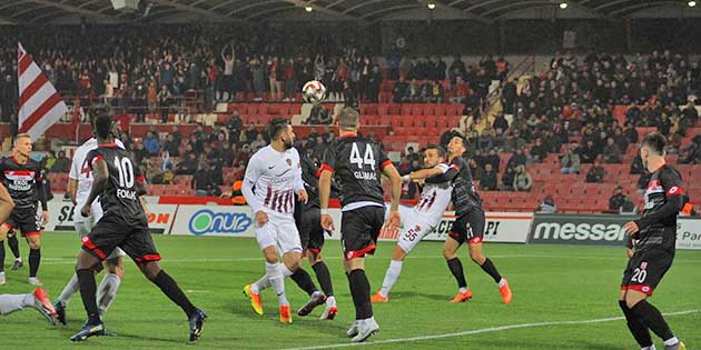 Pazartesi akşamı Atatürk Stadı’nda Hatayspor’u konuk eden Balıkesirspor futbol takımı,