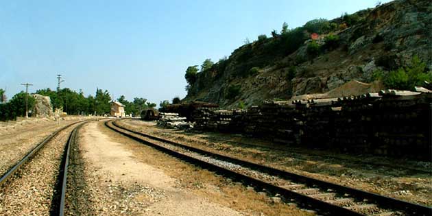 İskenderun-Adana tren yolu yenileniyor