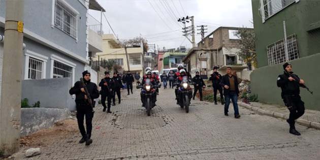 İskenderun İlçe Emniyet Müdürlüğü’ne bağlı Kaçakçılık Organize Suçlar Bürosu polisleri,