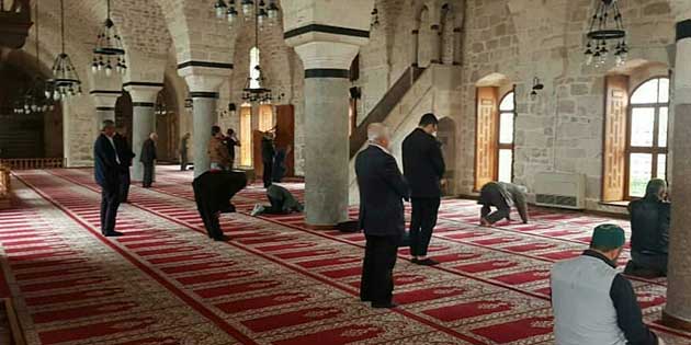 Camide Münferit Namaz da