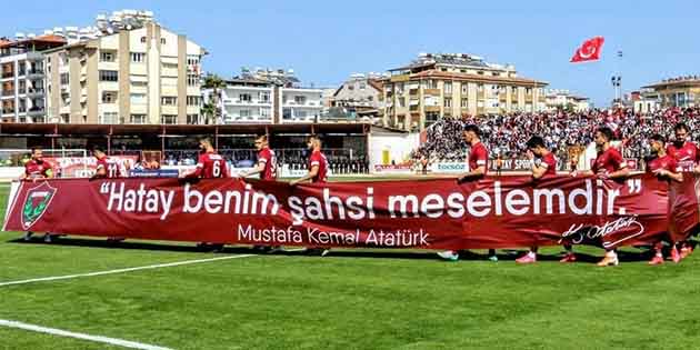 Hatayspor futbolcuları, son iç saha maçı olan Erzurumspor önüne, sahaya,