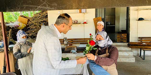 Defne Belediye Başkanı İbrahim Güzel, geçtiğimiz Pazar Günü kutlanan Anneler