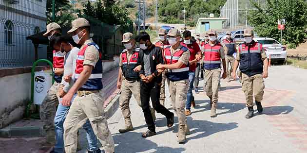 Jandarmadan göçmen kaçakçıları ve uyuşturucu tacirlerine operasyon … Hatay’da göçmen