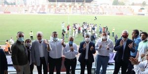 Vali, Hatayspor’u Kutladı