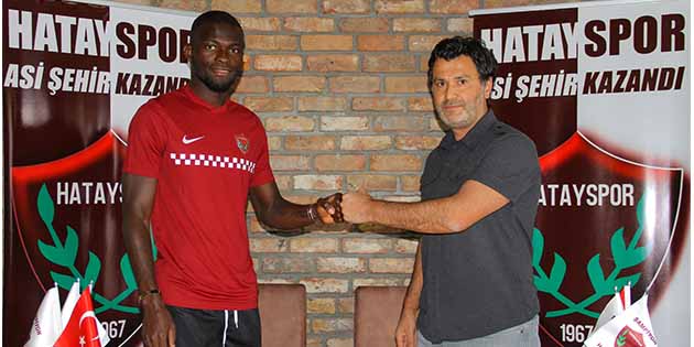 Hatayspor’un önceki gün kadrosuna kattığı Isaac Sackey, ön libero oynuyor.