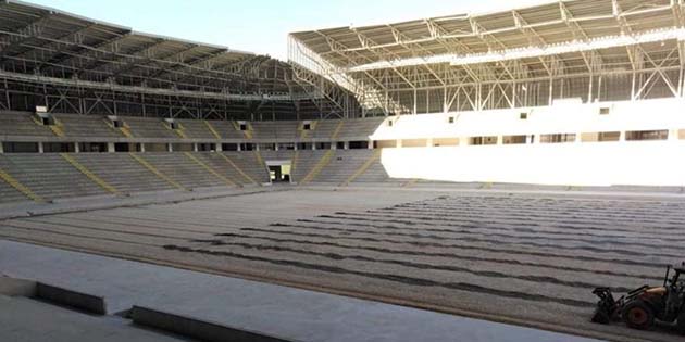 Hatay Stadı’nda çimlendirme öncesi