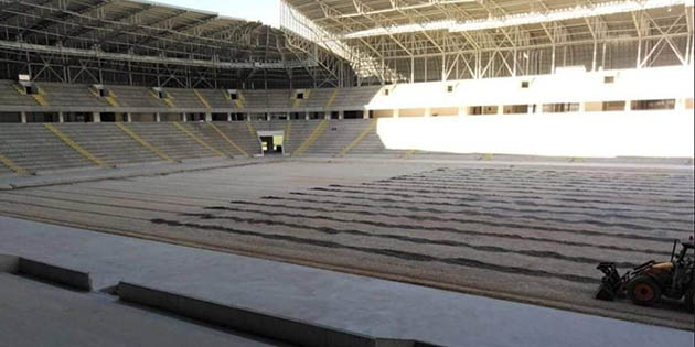 Hatay Stadı’nda çimlendirme öncesi