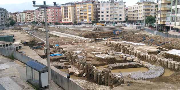 Defne Uğur Mumcu Meydanı’nda